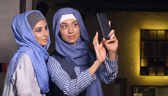 عکس سلفی گرفتن از مدل شال ایرانی