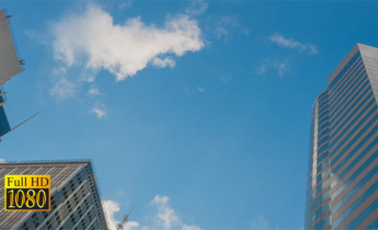 فوتیج ویدیویی تایم لپس از ساختمان و ابر