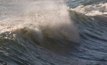 فوتیج ویدیویی موج دریا