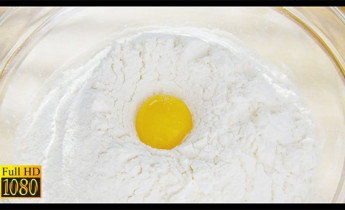 فوتیج ویدیویی تخم مرغ و آرد