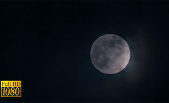 تایم لپس ویدیویی حرکت ابر و ماه