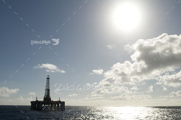عکس استخراج نفت در دریا