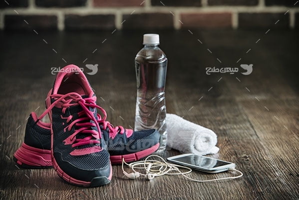 عکس تبلیغاتی ورزش کفش بند دار