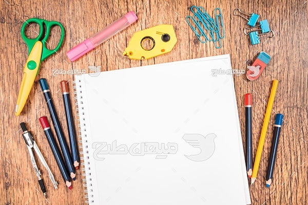 عکس مداد رنگی و دفتر