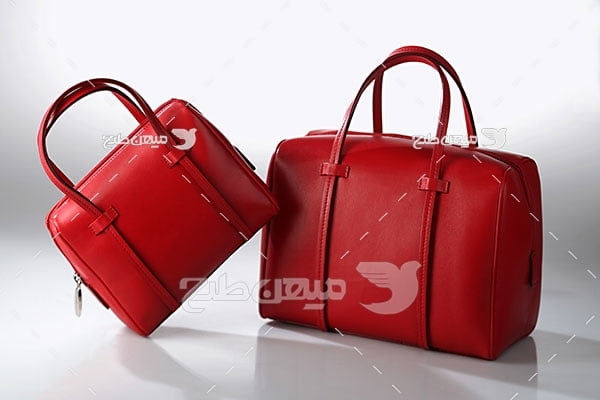 عکس تبلیغاتی مد کیف چرم قرمز