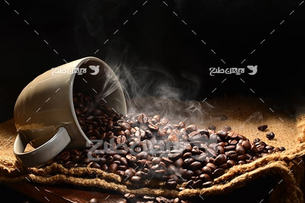 عکس دانه های قهوه در فنجان