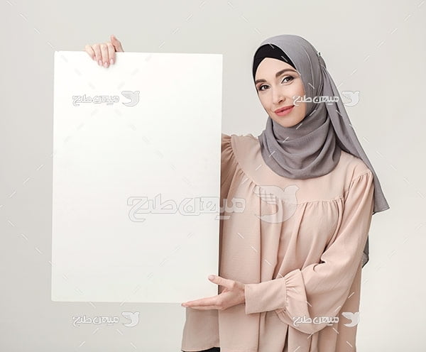 عکس تبلیغاتی خانم با حجاب و تابلو پوستر خام
