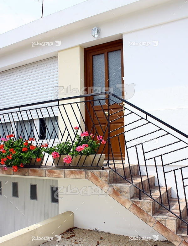 عکس پله و پنجره و درب خانه