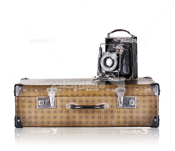 عکس چمدان و دوربین قدیمی