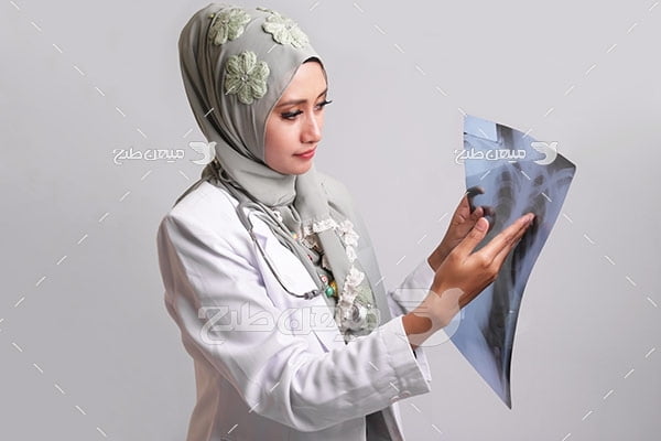 عکس تبلیغاتی پزشک خانم و عکس رادیولوژی