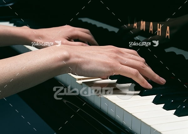تصویر نوازنده پیانو