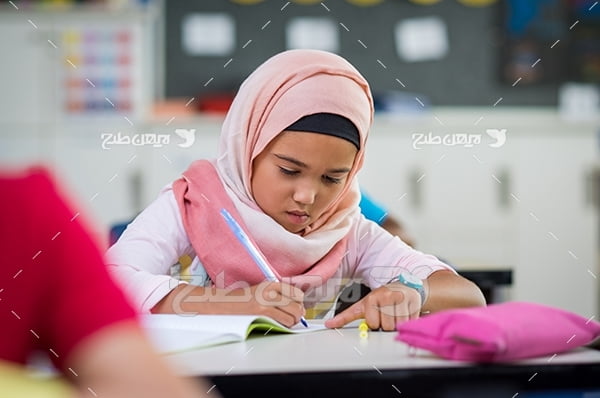 عکس دانش آموز دختر با حجاب