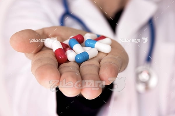 عکس کپسول های دارویی دو رنگ