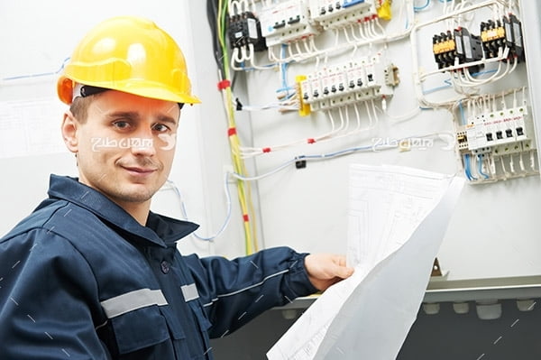 تصویر صنعتی مهندس کنترل برق