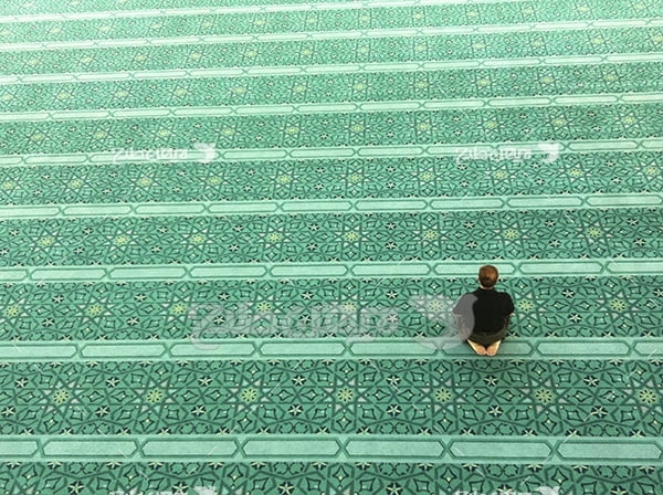 عکس نماز خواندن مسلمان