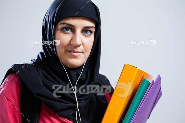 عکس دانشجوی دختر با حجاب