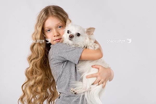 تصویر دختر بچه و سگ