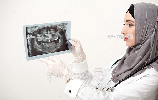 عکس تبلیغاتی دندانپزشک خانم
