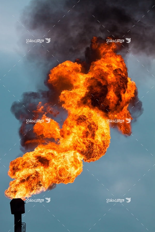 تصویر صنعتی از فلر پتروشیمی و آتش و گاز
