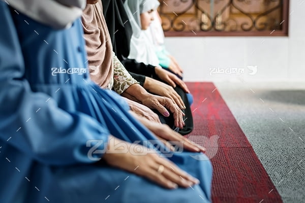 عکس نماز جماعت خانم ها