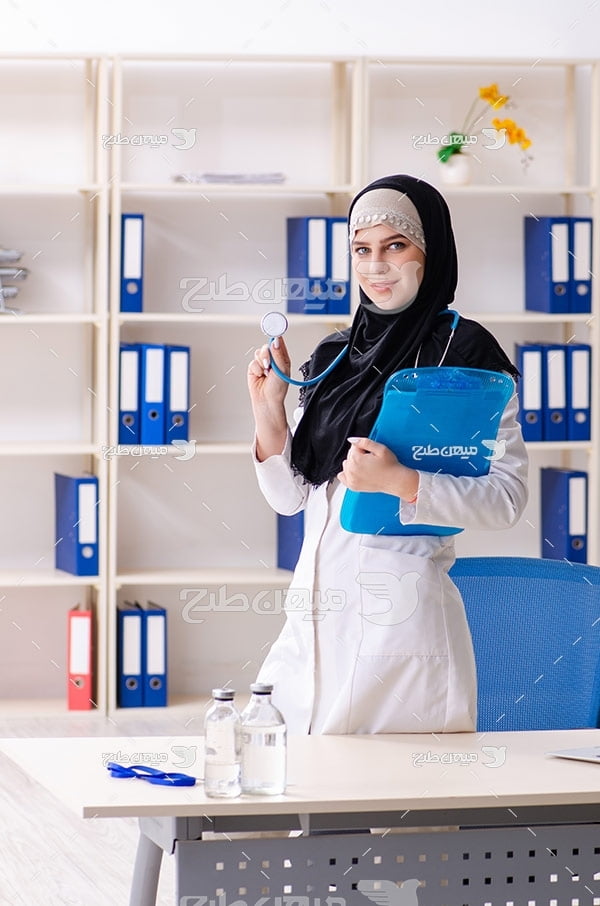 عکس پزشک خانم با حجاب