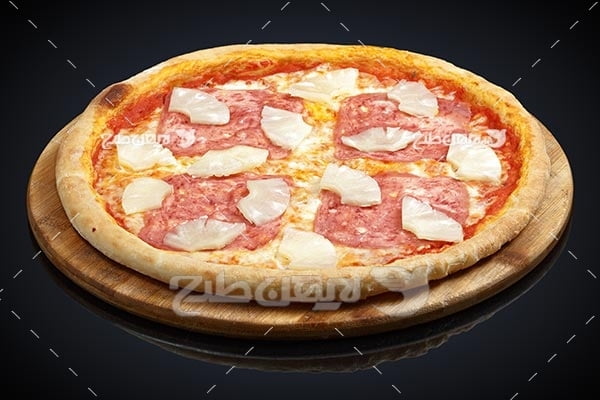 تصویر با کیفیت از پیتزا طعم گوشت