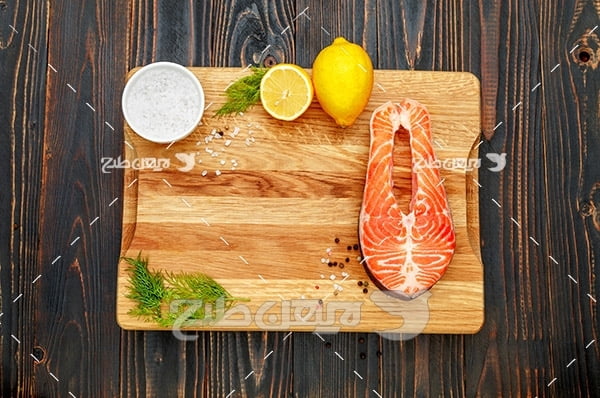 عکس گوشت ماهی بریده شده و لیمو