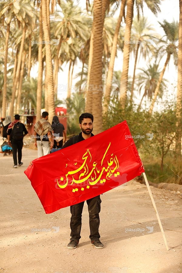 عکس پیاده روی اربعین و پرچم امام حسین