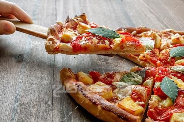 تصویر با کیفیت از برش پیتزا