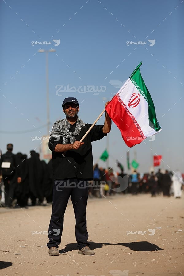 عکس پرچم ایران در پیاده روی اربعین حسینی