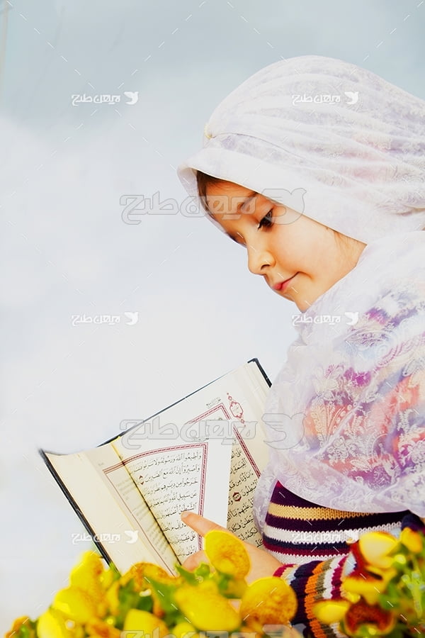 عکس حجاب و تلاوت قرآن