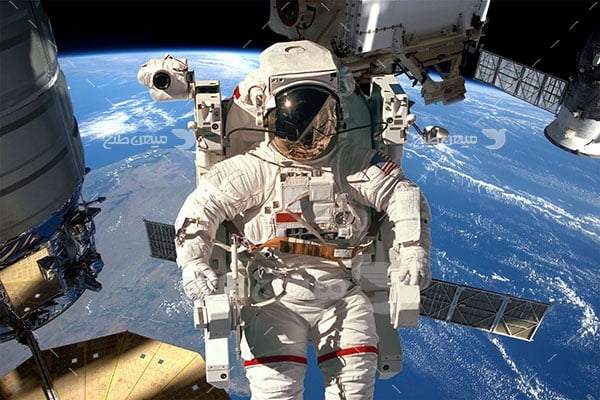 عکس فضانورد و زمین
