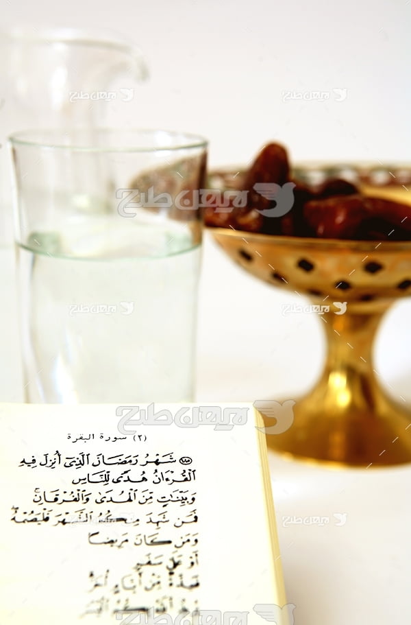 عکس قرآن ولیوان آب و خرما
