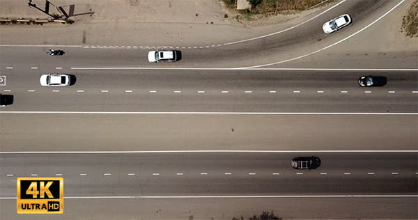 فیلم هوایی از خیابان و خودروها