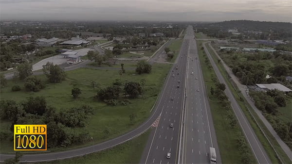 فیلم هوایی از شهر و جاده