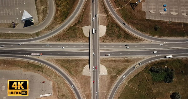 فیلم هوایی خیابان های شهری و خودروها