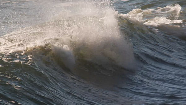 فوتیج ویدیویی موج دریا