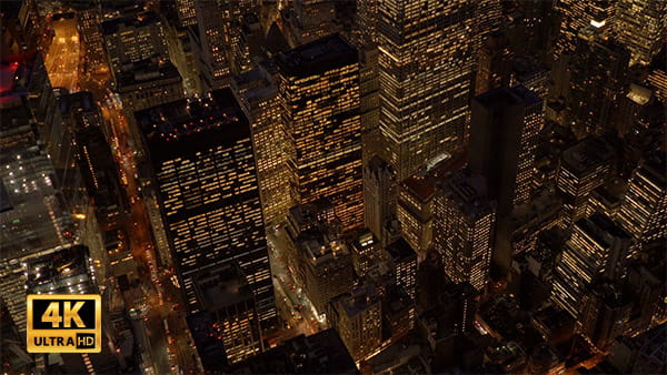 فیلم هوایی از شهر و ساختمان در شب