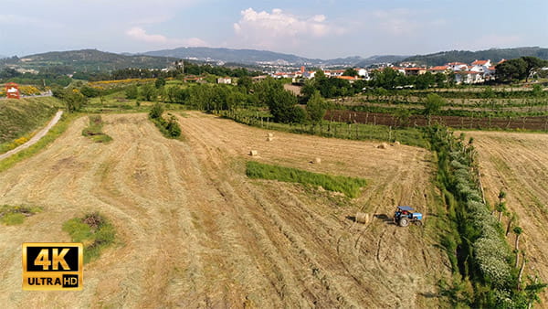 فیلم هوایی تراکتور و زمین کشاورزی