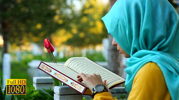 فوتیج ویدیویی خواندن قرآن