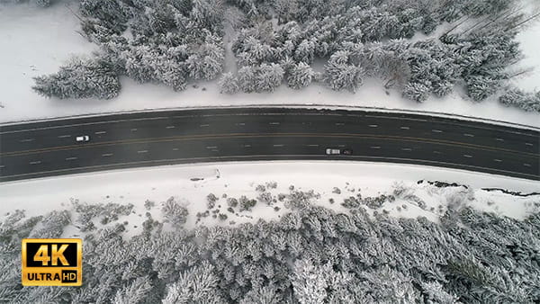 فیلم هوایی از جاده برفی